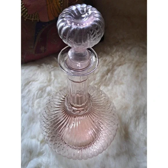 Empoli Pink Genie Bottle Decanter with Stopper - Picture 8 of 10